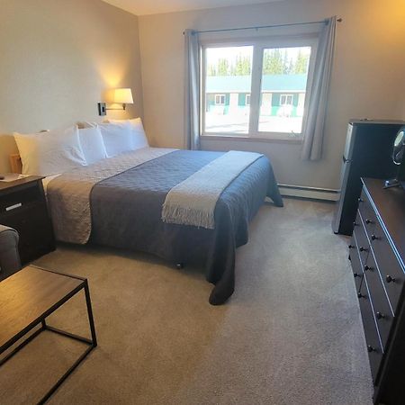 The Golden Bear Motel Tok Bagian luar foto