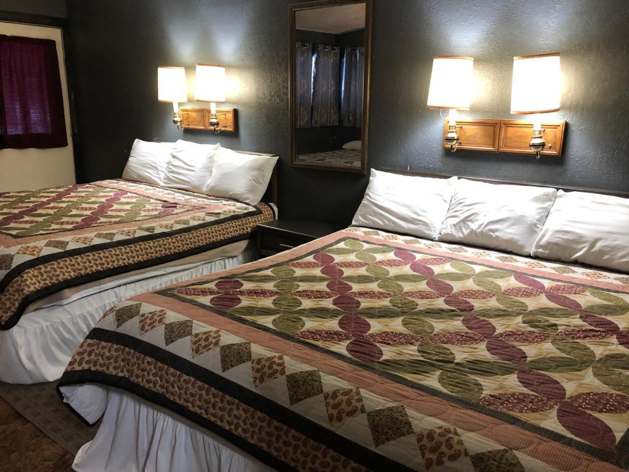 The Golden Bear Motel Tok Bagian luar foto