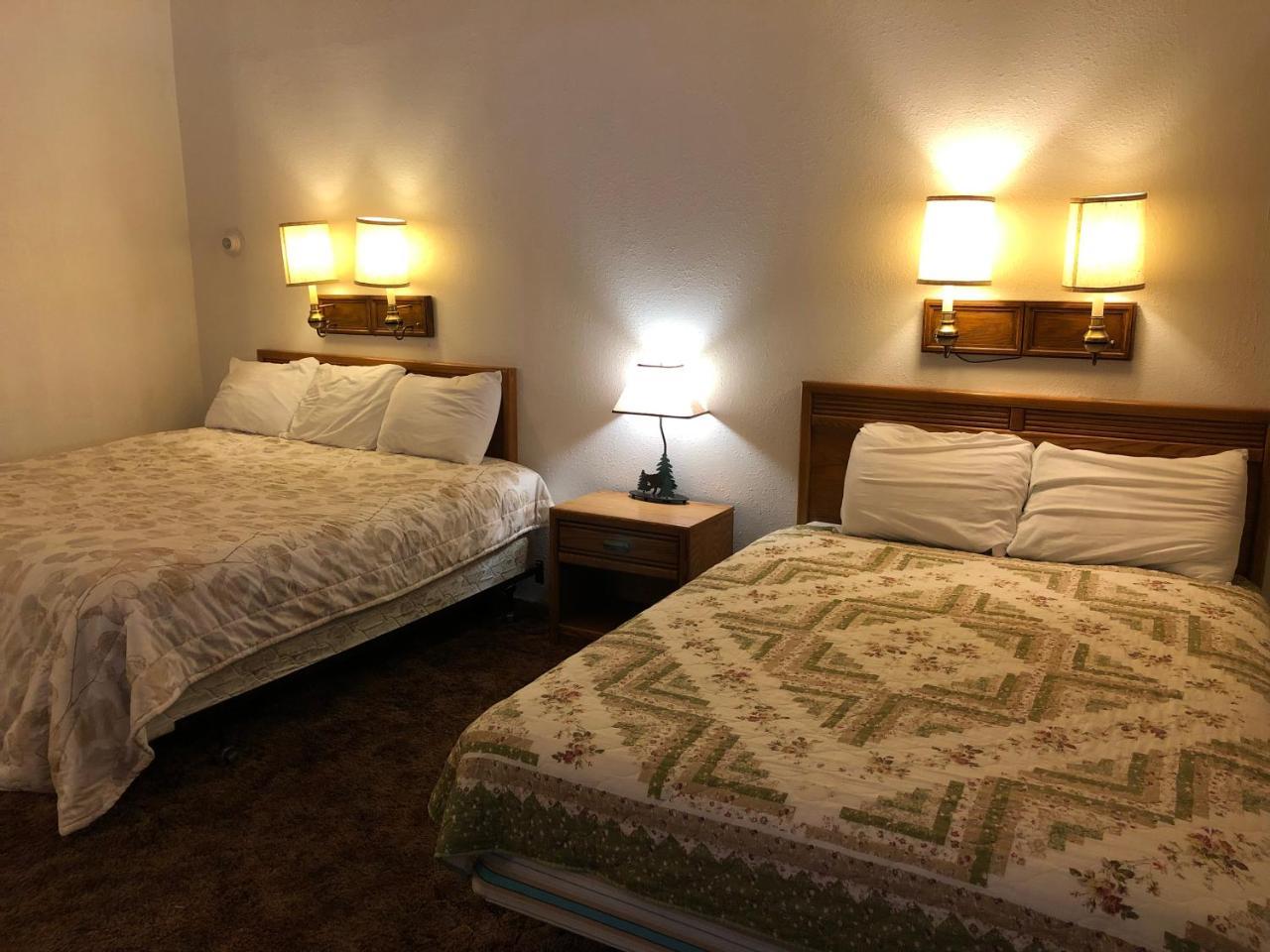 The Golden Bear Motel Tok Bagian luar foto