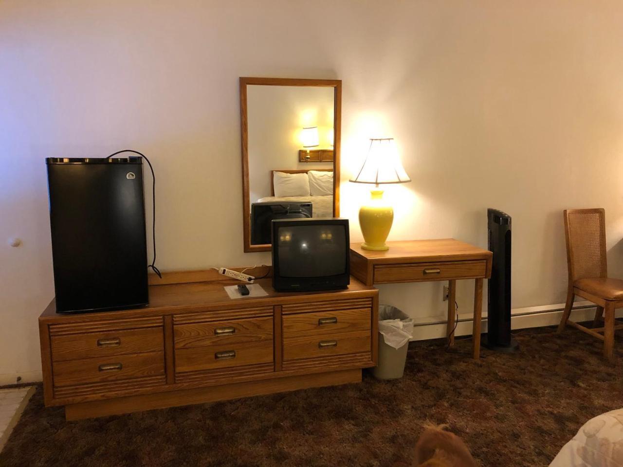 The Golden Bear Motel Tok Bagian luar foto